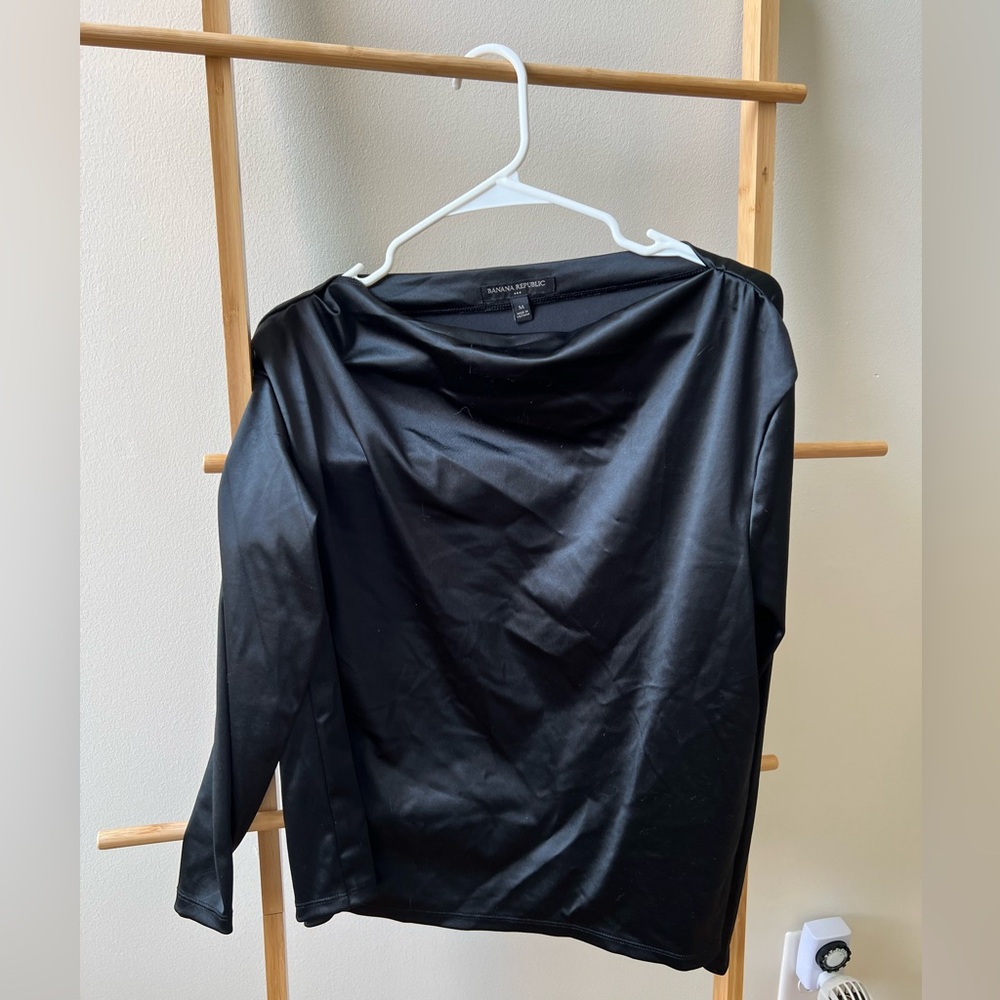 Banana Republic off the shoulder blouse medium